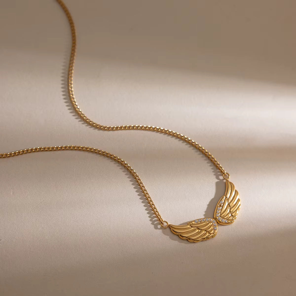 colar cotolico feminino asas