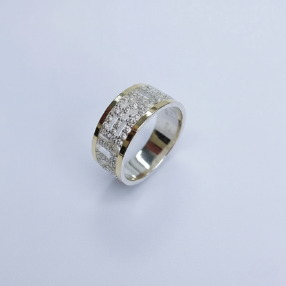 Anel Jesus Cravejado feminino